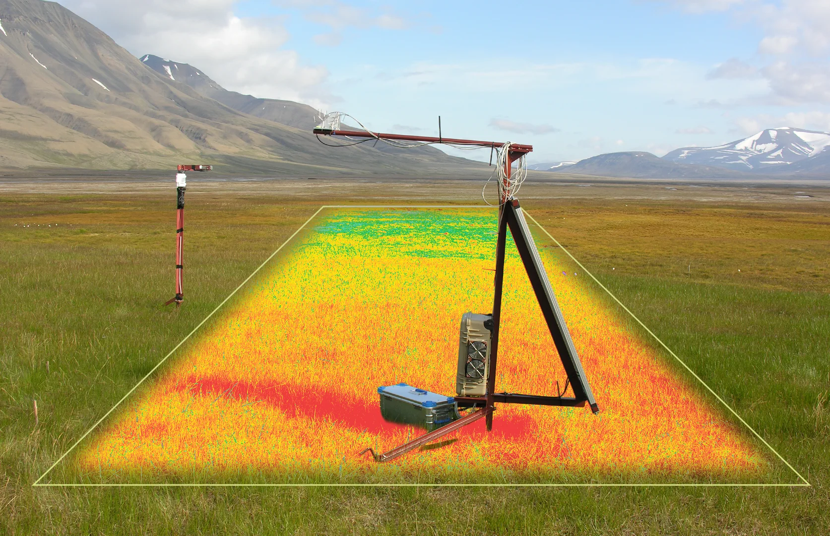 Hyperspectral device monitoring vegetation